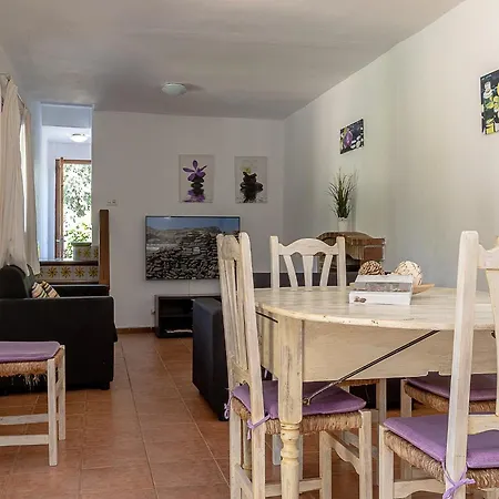 Villa In With Shared Pool *